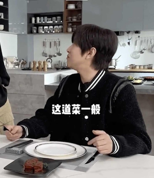 谢霆锋大展厨艺做红烧肉，竟遭网红当面“差评”：这道菜只是普通