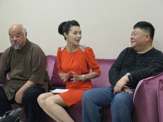 主持群回答记者问