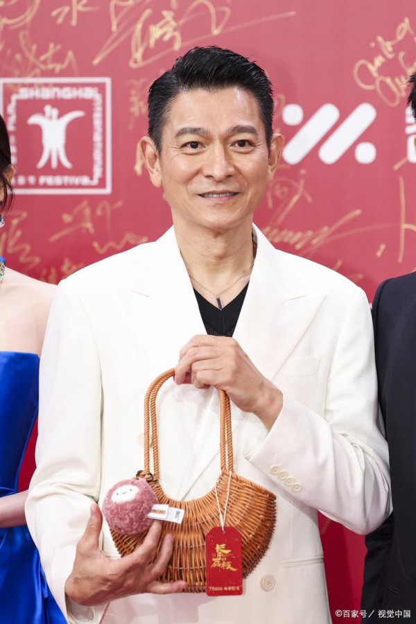 63岁刘德华冻龄密码揭秘：为什么他的身体年龄仅30岁？