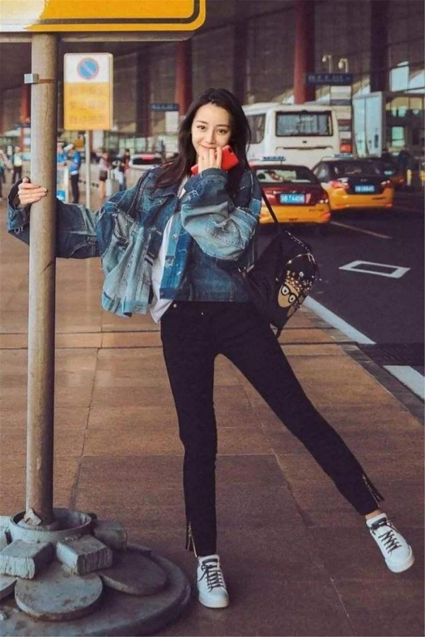 明星私下穿搭，这几个人都属于青春类型的，看看有谁的穿搭你喜欢