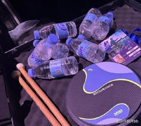 歌手初登台引争议，票房千万藏猫腻，营销与实力谁为尊？