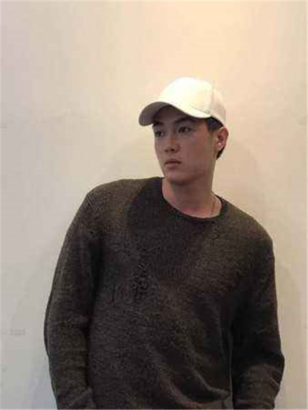 萧亚轩男友黄皓做什么的 黄皓资料背景被扒职业曝光