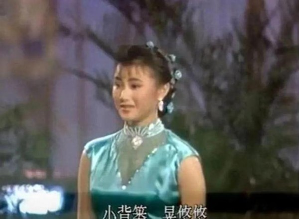 58岁宋祖英近照曝光！与丈夫分居8年，39岁生子，如今活成了这样