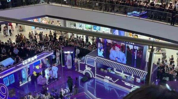 夏之光现身引发粉丝狂热围观,生图状态惊艳