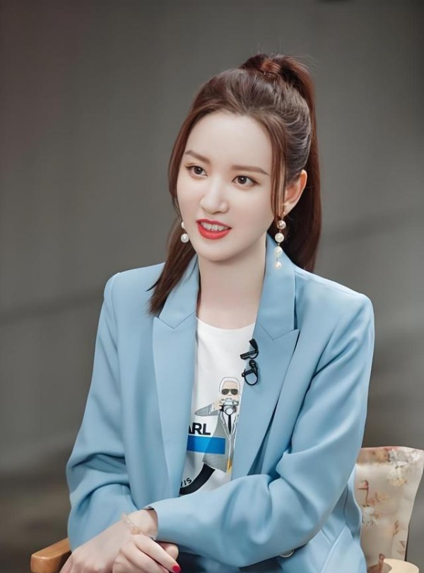 张萌签约王星背后：十年幕后耕耘的娱乐女王养成记