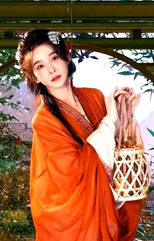 赵樱子的转型之路：从清新玉女到网红争议