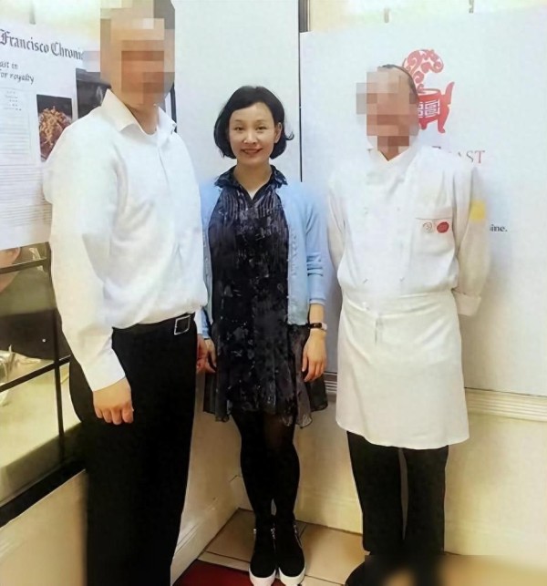 陈冲素颜照曝光，碎花裙映衬老奶奶风采，尽显优雅贵气