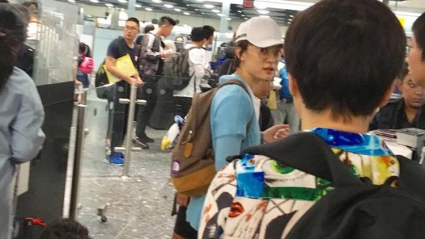 女星机场照：孙俪、关晓彤、杨幂等有人朴素有人潮，而她摆拍出位