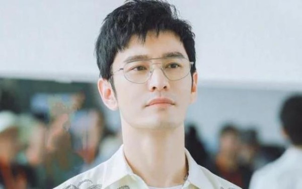 黄晓明范冰冰清空与赵薇相关动态，为何周冬雨与王俊凯却并未删除