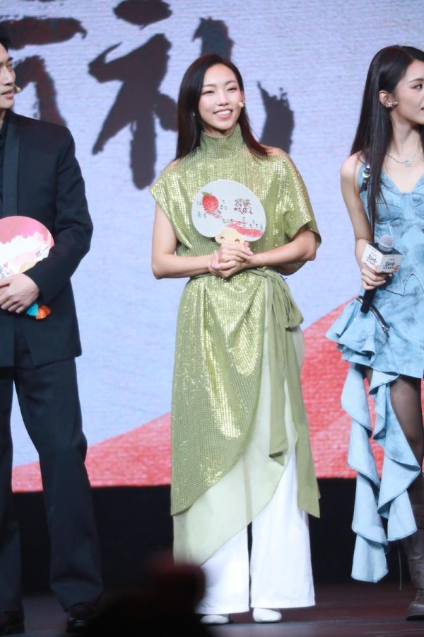 那尔那茜解约风波：舆论风暴如何摧毁明星商业价值？