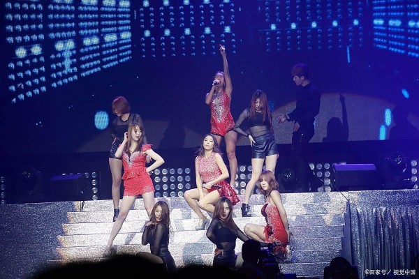 邓超孙俪带娃追星BLACKPINK，明星父母的花式宠娃操作太