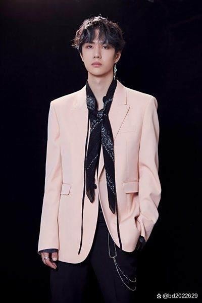 王一博与《VOGUE》的深度合作及相关事件