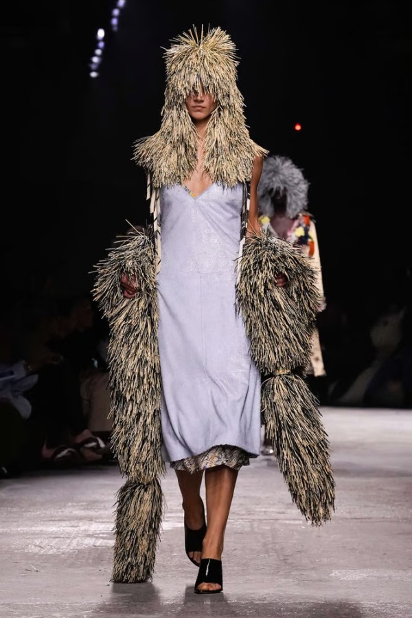 Matthieu Blazy 会重塑 Chanel 吗？他为 Bottega Veneta 设计的造型之一。- ©Launchmetrics/spotlight