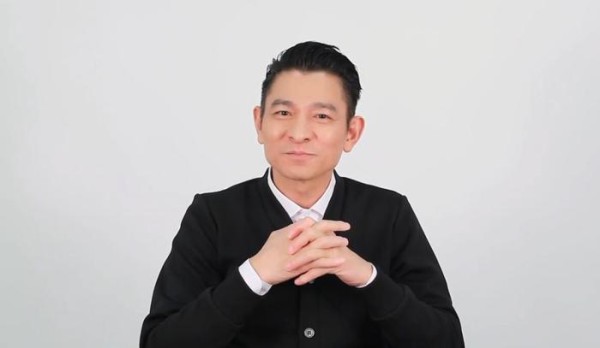早年全靠刘德华提携，才得以进入娱乐圈发展，如今靠着杨紫火了
