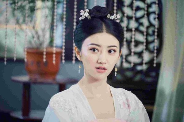 景甜回应自己神秘背景，张继科出面力挺：“我不在乎”！