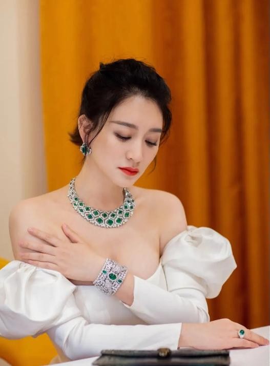 李小冉：白皙皮肤的秘密，娱乐圈的焦点，青春永驻的秘密