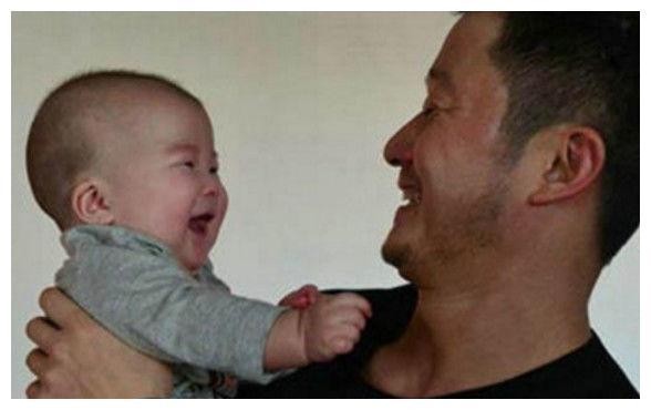 娱乐圈四大明星子女的名字，网友：太随意了，孩子长大了会反抗的