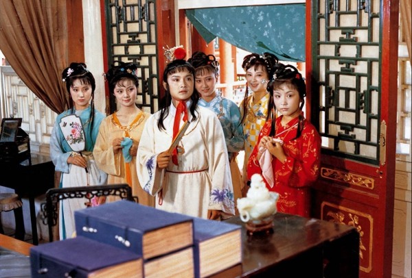 红楼梦 ：侯门嫡女父母双亡后寄人篱下，被婶娘当丫环使唤苦不堪言