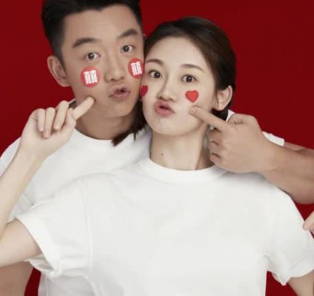 “领了证没办婚礼”的明星夫妻，前4对甜蜜如初，而他们却离婚了