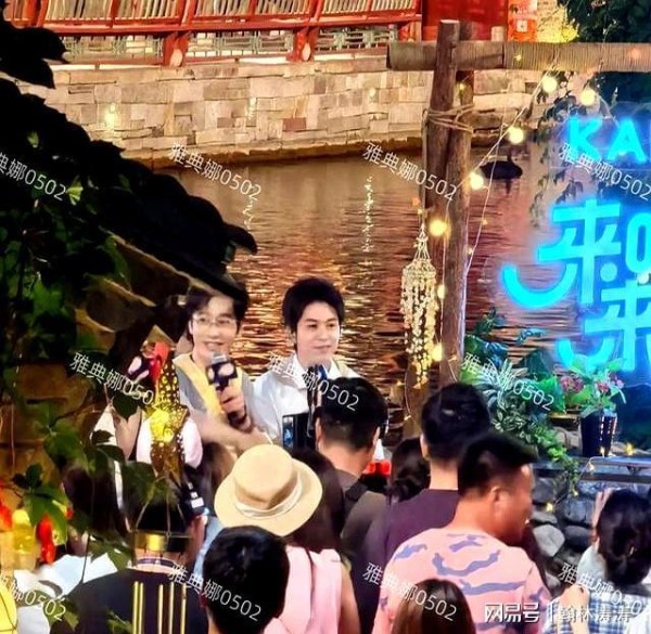天啊1米79的黄晓明居然没比1米64的武艺高多少，两人比例也差不多