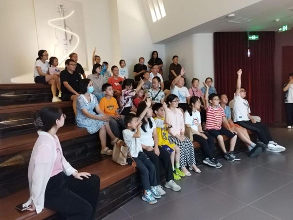 光之巨石阵沉浸式音乐厅携手成都乐聆公益发展中心 关爱孤独症谱系障碍者公益活动