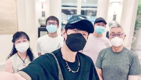 明星背后的显赫家世：一探他们不为人知的财富之路