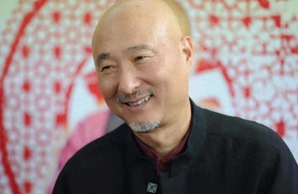 博主：71岁陈佩斯再破天花板