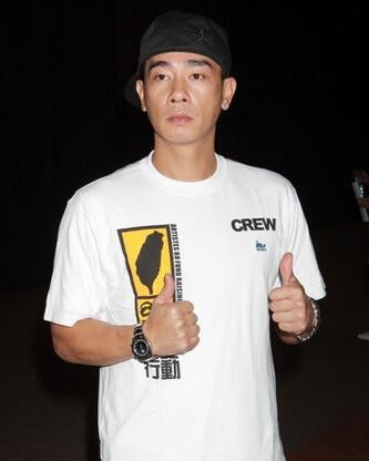 娱乐圈中那些身世可怜的明星，陈小春耕田卖弟，徐怀钰受尽白眼