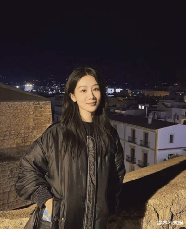 杨紫被控睡杂志ceo，男方大其14岁亲密合影被扒，律师辟谣曝实情