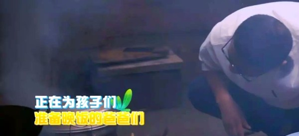 明星父亲们的《一路成年》：真实生活与节目效果的碰撞