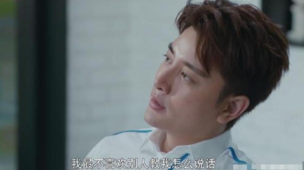 贾乃亮新剧演大明星，身材差造型土，与女主陈意涵完全是两种画风_娱乐产业_游戏行业