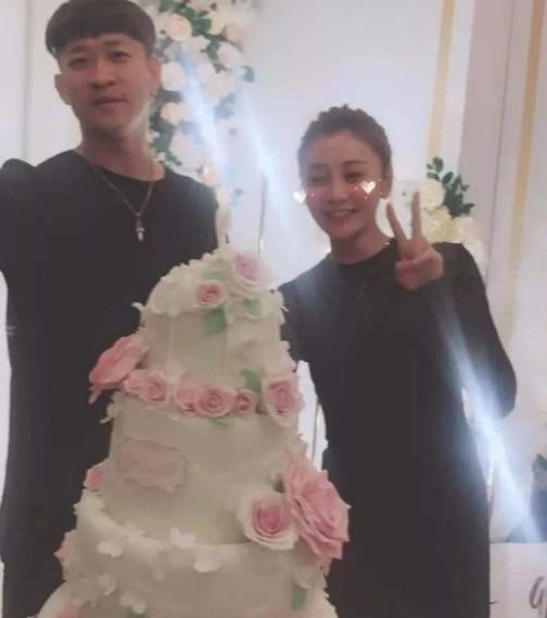 19年4对明星离婚，贾乃亮离婚全民恭喜，网友：你值得更好的人