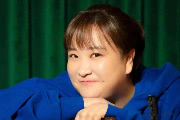 贾玲卸任、张小斐单飞，娱乐圈背后的明智抉择
