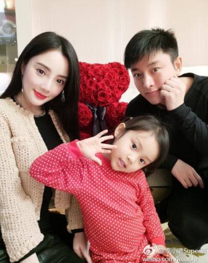 李小璐贾乃亮甜馨过情人节 甜馨又漂亮了