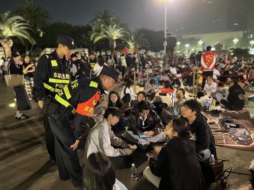 南昌公安守护“网红南昌”的十二时辰