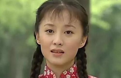 她是零绯闻的女明星，与知名导演闪婚，如今家庭美满