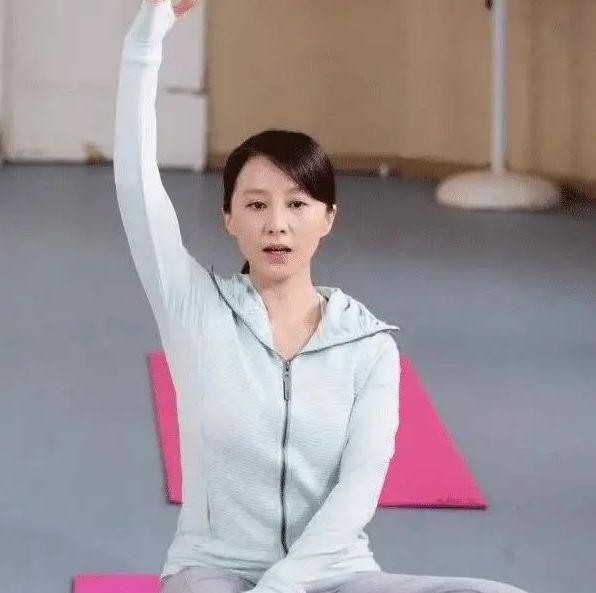 她是零绯闻的女明星，与知名导演闪婚，如今家庭美满
