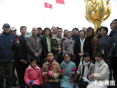 凤凰卫视吴小莉及香港演艺届明星参加环保宣传(组图)