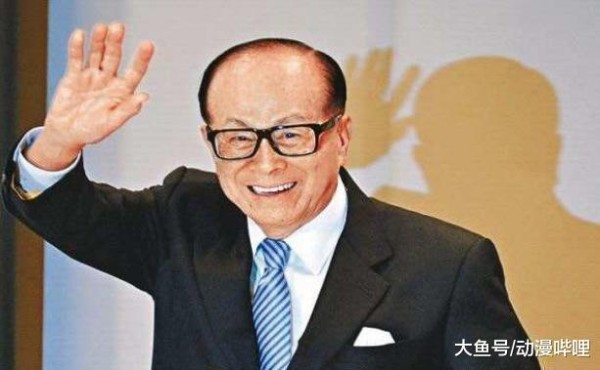 李嘉诚进行祭拜, 李泽楷跟随父亲一同到场, 被问梁洛施闭口不提