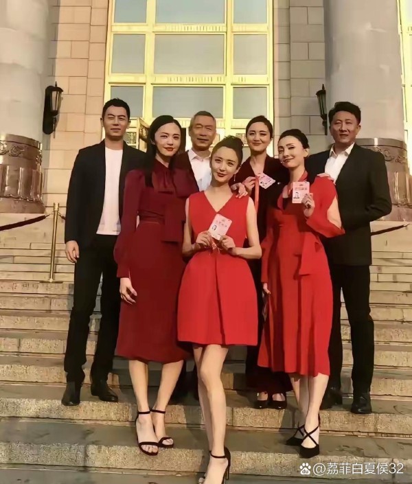 2018年的那张珍贵合影里...@荔菲白夏侯32的动态