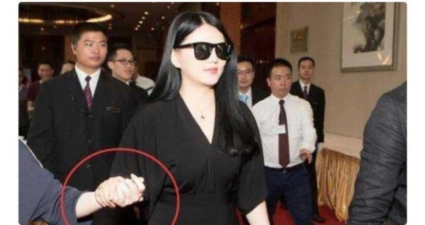 盘点“耍大牌”的明星，一个比一个嚣张，网友：戏子当道！