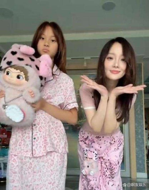 李小璐二胎疑云激起热议，贾乃亮复婚传闻迎来反转答案！