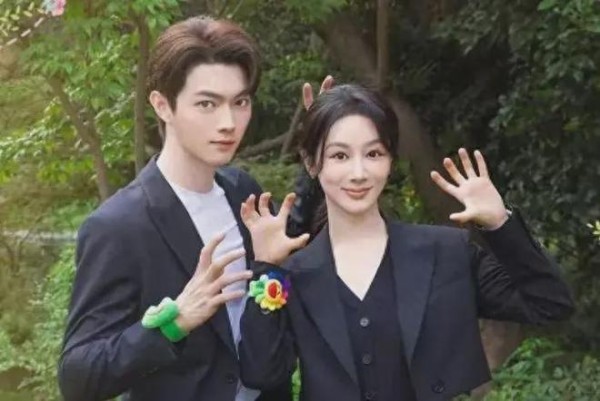 《家业》官宣引热议，杨紫韩东君共谱传奇杨紫新剧搭档韩东君