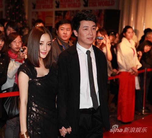 李小璐出席旅游盛典引领风尚明星旅行(组图)