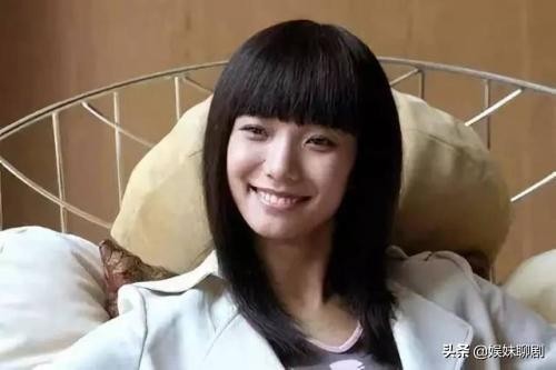 她是娱乐圈少数自带文艺气质的女星，别人都晒美照，唯独她晒书法