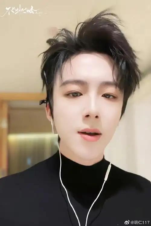 吴姗儒踩刘宇宁照片事件：两份道歉声明暴露明星公关危机应对玄机