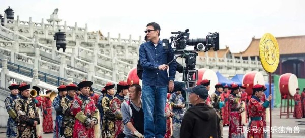 近百剧组同期开工、横漂演员注册超10万，横店热背后的娱乐业真相