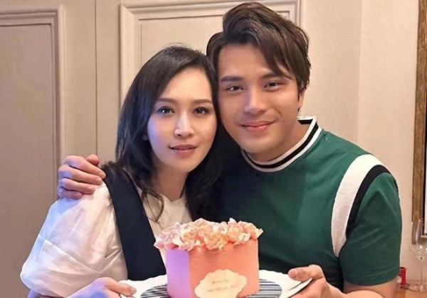 星二代暴瘦引担忧，继母人脉强大，不靠关系从小角色做起