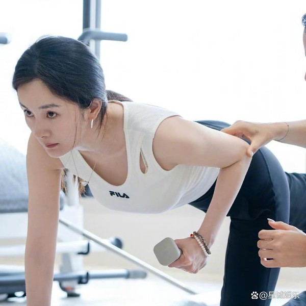 顶级女星的冻龄密码：杨幂普拉提训练全解析