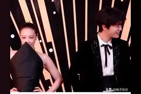 明星那些“买家秀”和“卖家秀”的红毯礼服！真借不到合适的了吗图片